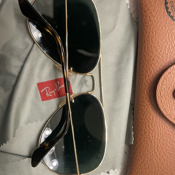 Ray-Ban Aviator Classic Gold Frame Sunglasses with Green Lenses - Picture 3 of 5